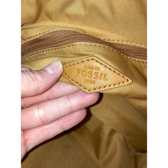 FOSSIL SMALL NAVY AND OATMEAL STRIPED CANVAS CROSSBODY BAG - Picture 12 of 15